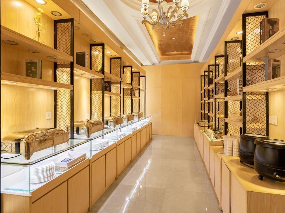 Vienna Hotel Guangzhou Baiyun International Airport Renhe Metro Station Hotel in Guangzhou