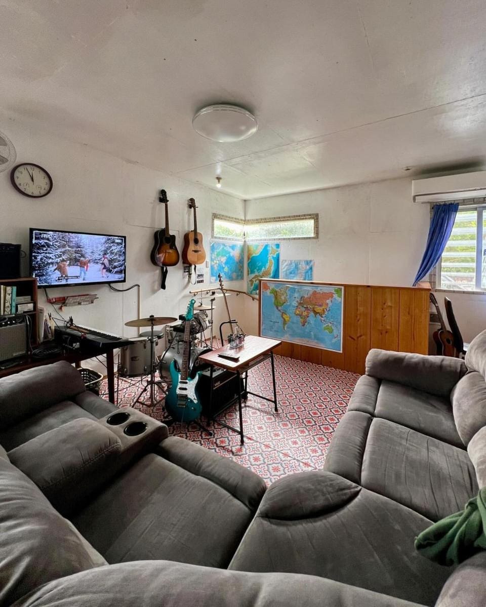 Holiday House Ryukyu-an "MUSIC HOSTEL" Hostel in Okinawa Prefecture