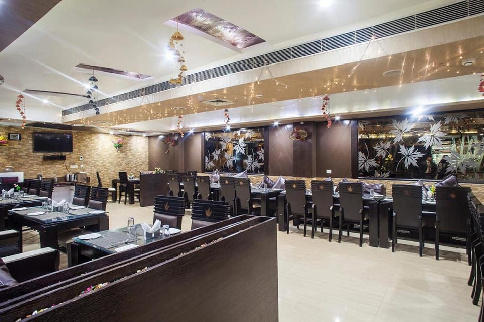 Hotel Palm Tree Hotel in Uttar Pradesh