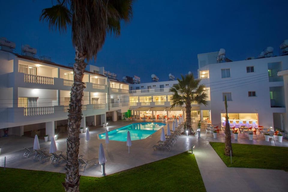 Princessa Vera Hotel Apartments Apartment hotel in Paphos