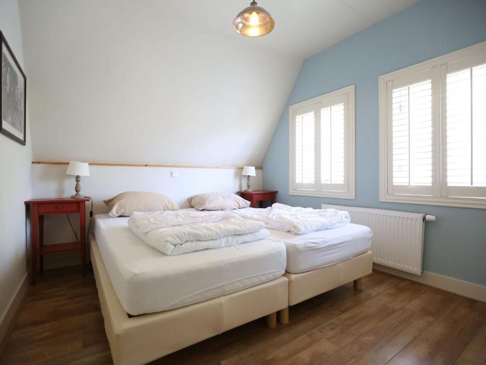 Villa in Wieringer Style with Hot Tub Villa in Hippolytushoef