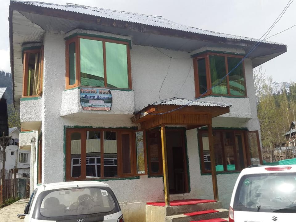 Rising Moon Guest House Hotel in Punjab