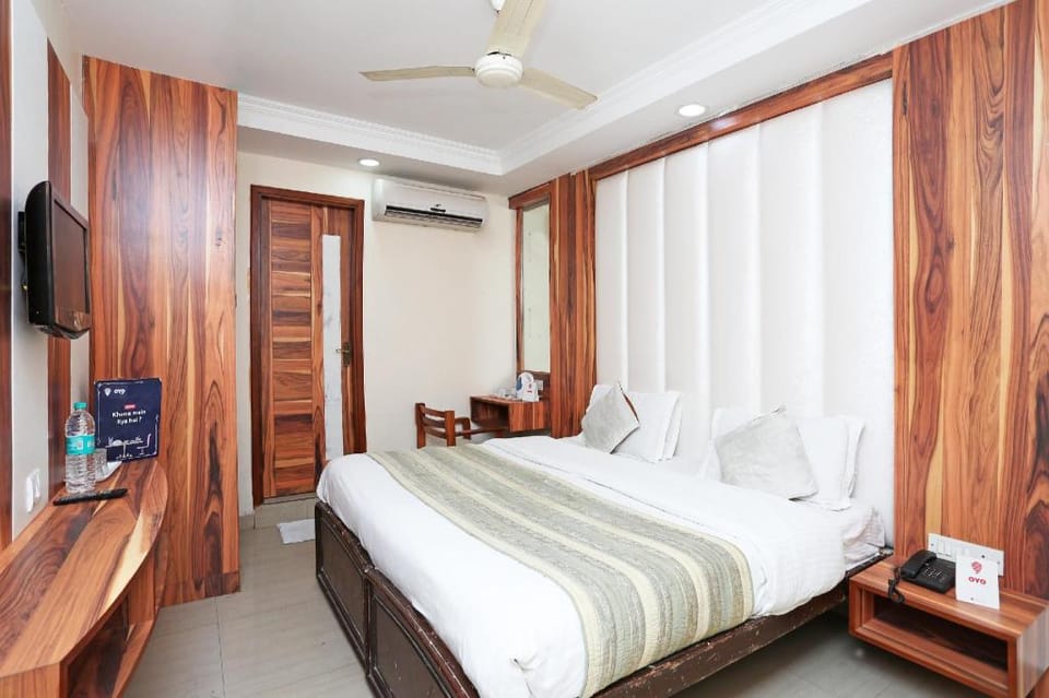 Hotel O F FIVE Hotel in New Delhi