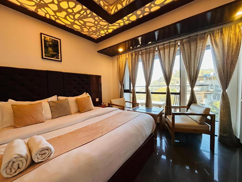 Hotel Dwaper A Premium Property Near Mall Road Hotel in Uttarakhand