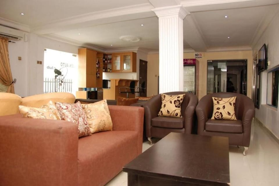 BEN AUTO guest house Hotel in Lagos