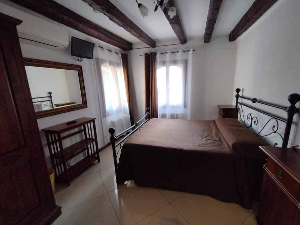Sweet Venice - checkin at "Alloggi SS Giovanni e Paolo" Bed and Breakfast in Venice