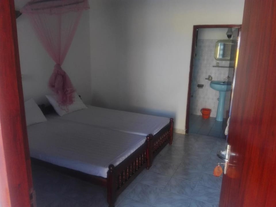 Budde's Beach Restaurant & Guesthouse Bed and Breakfast in Hikkaduwa