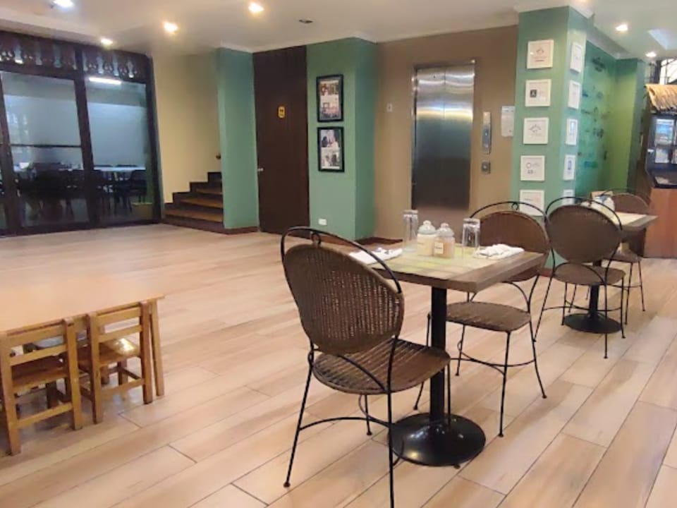 Makabata Guesthouse & Cafe Hotel in Manila City