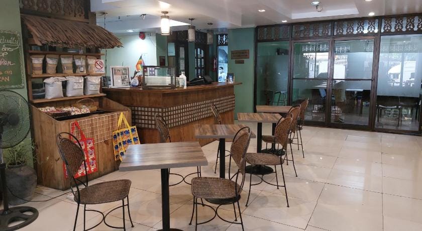 Makabata Guesthouse & Cafe Hotel in Manila City