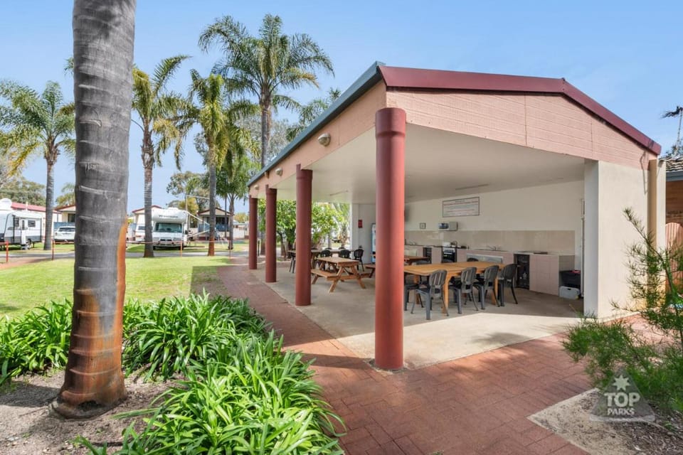 Central Caravan Park Campground/ 
RV Resort in Perth