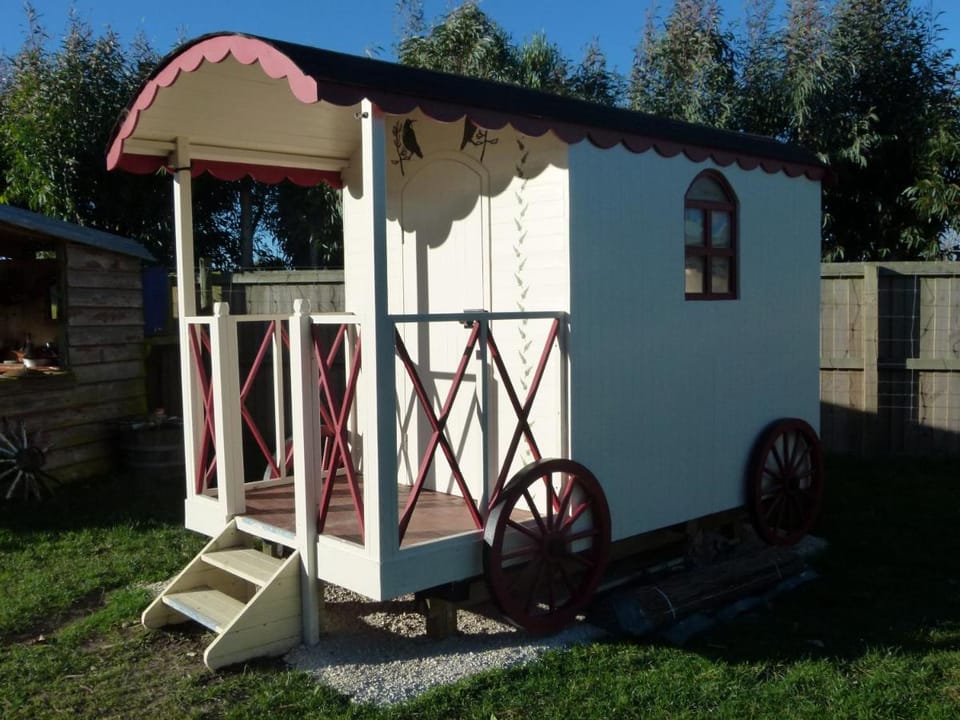 Wacky Stays - unique farm-stay glamping rentals, FREE animal feeding tours Farm Stay in Kaikōura