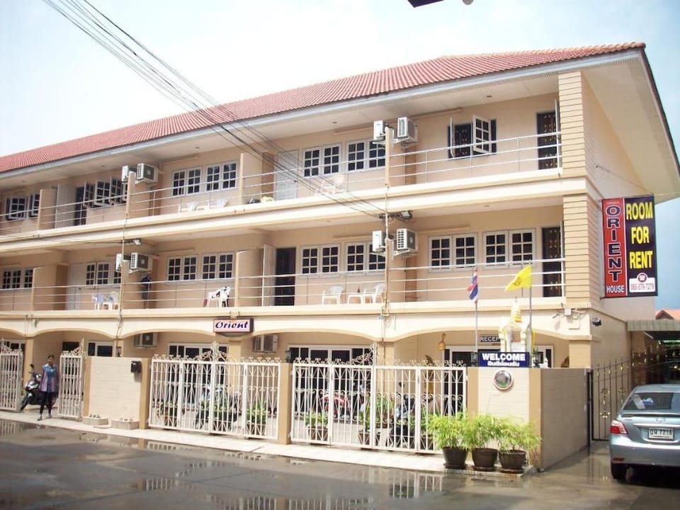 Orient House Hostel in Pattaya City