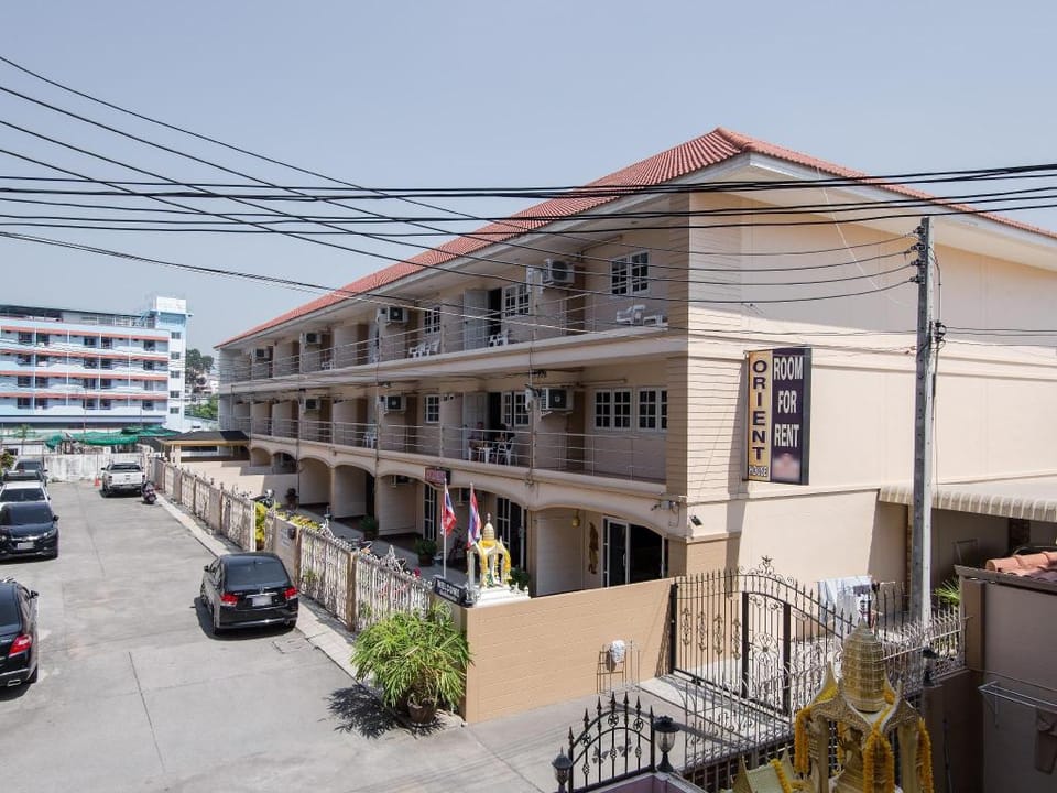 Orient House Hostel in Pattaya City