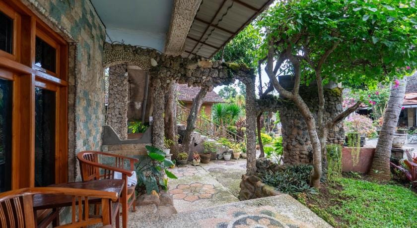 Deutsches-Eck Rikesti Hotel Campground/ 
RV Resort in Bali