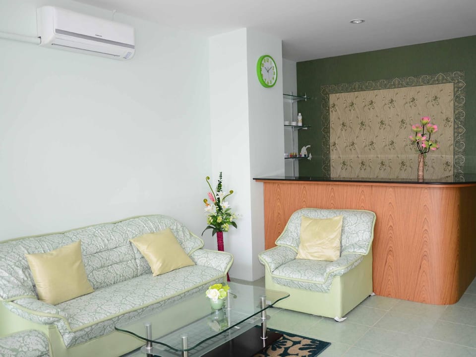 Emerald Hotel Chonburi Apartment in Pattaya City