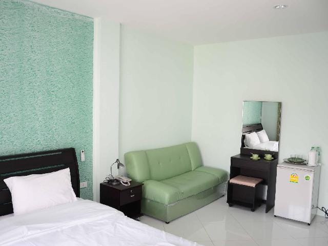 Emerald Hotel Chonburi Apartment in Pattaya City