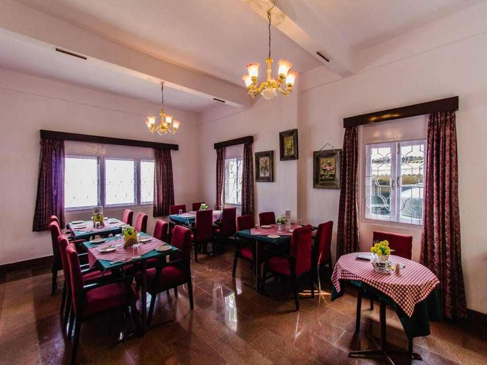 Central Gleneagles Heritage Resort(Former Bungalow of Ex-TATA Chairman Russi Mody), Tha Mall Road Bed and Breakfast in Darjeeling