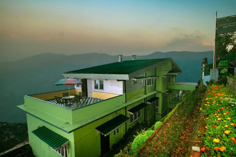 Central Gleneagles Heritage Resort(Former Bungalow of Ex-TATA Chairman Russi Mody), Tha Mall Road Bed and Breakfast in Darjeeling