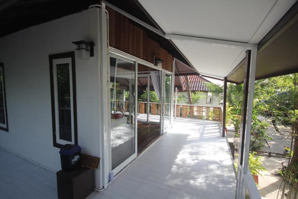 Phangan Cove Beach Resort Campground/ 
RV Resort in Ko Pha-ngan Sub-district