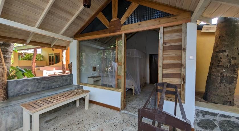 Beach View Hotel Bed and Breakfast in Sri Lanka
