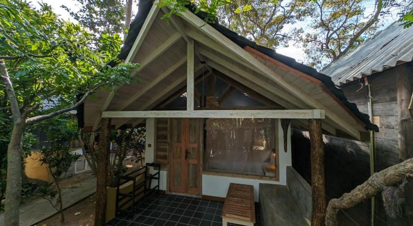 Beach View Hotel Bed and Breakfast in Sri Lanka