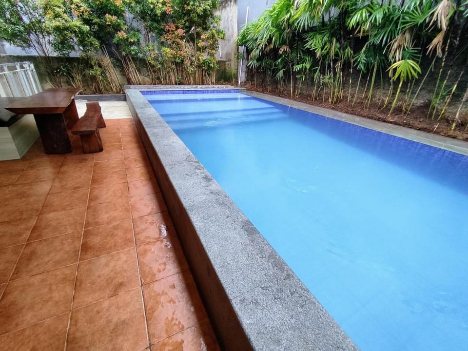 Family Only Villa w/ Pool - 3 BR De Reiz Dago Villa in Bandung