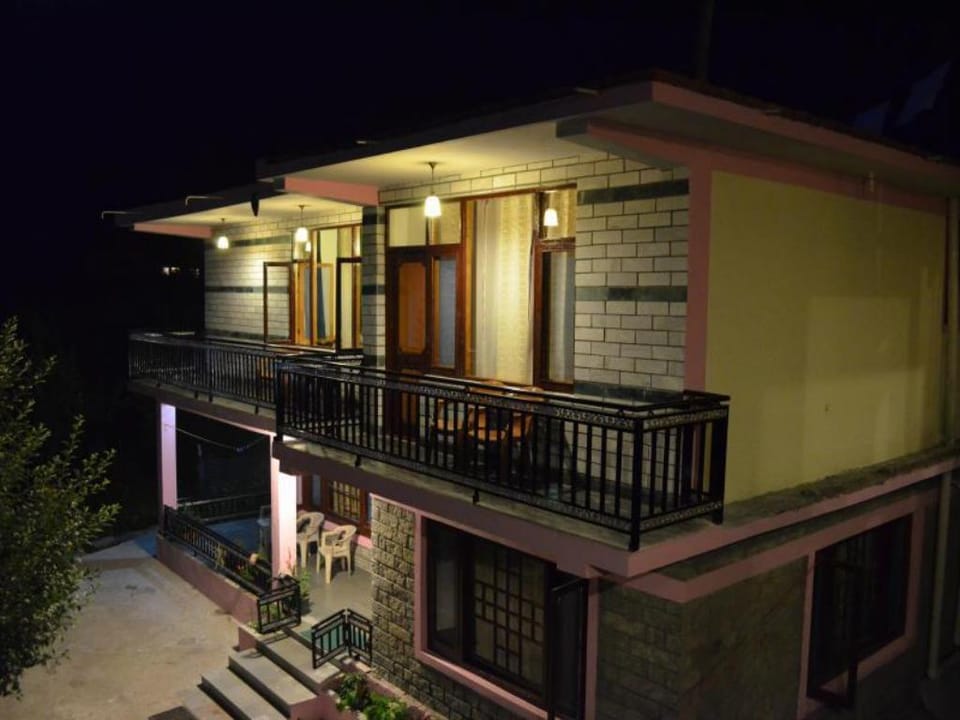 Gezellig Inn - Kanyal Villas Hotel in Himachal Pradesh