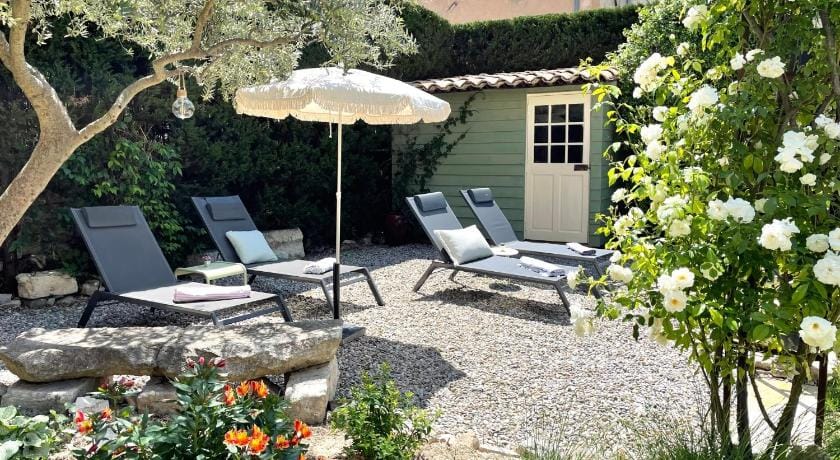 B&B Temps Suspendu Provence Bed and Breakfast in Pernes-les-Fontaines