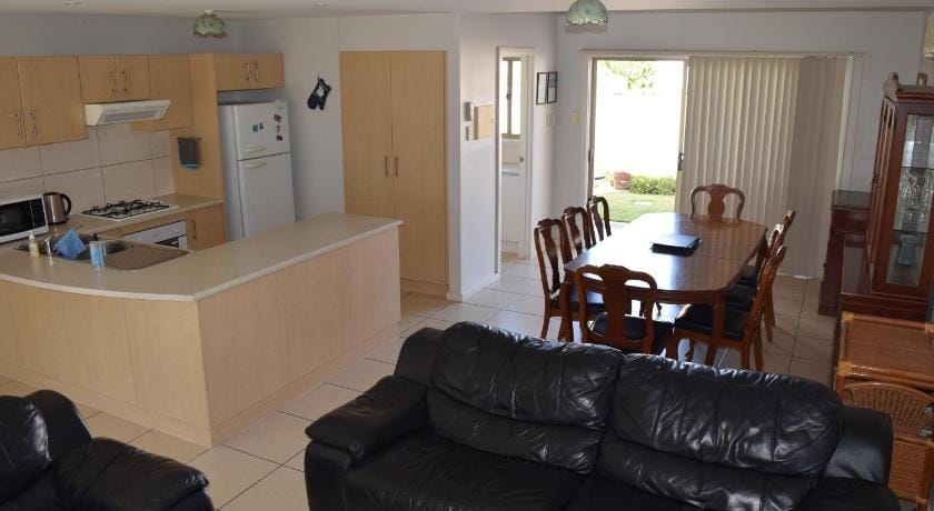Christies No 1Esplanade Hotel Vacation rental in Adelaide