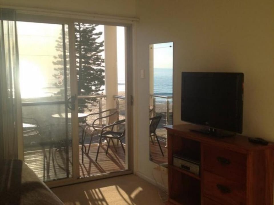 Christies No 1Esplanade Hotel Vacation rental in Adelaide