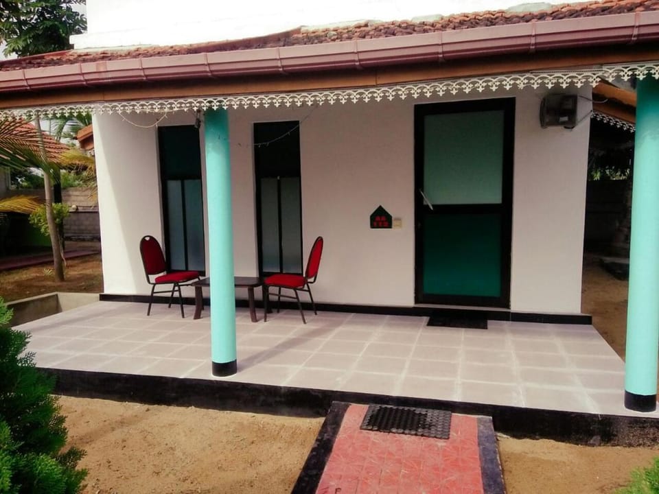 Hotel Nirmaa Shadow Inn Resort in Sri Lanka