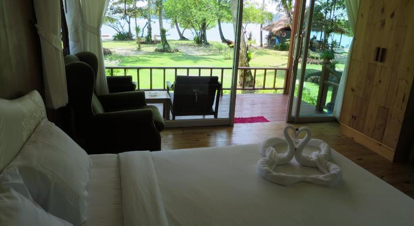 Bangbaobeach Resort Bed and Breakfast in Koh Chang Tai