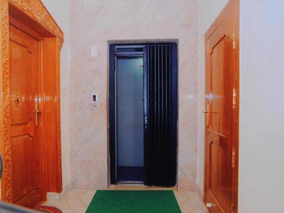 Royal Villas Luxury Serviced Apartments - Anna Nagar Apartment in Chennai