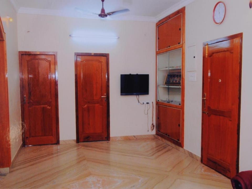 Royal Villas Luxury Serviced Apartments - Anna Nagar Apartment in Chennai