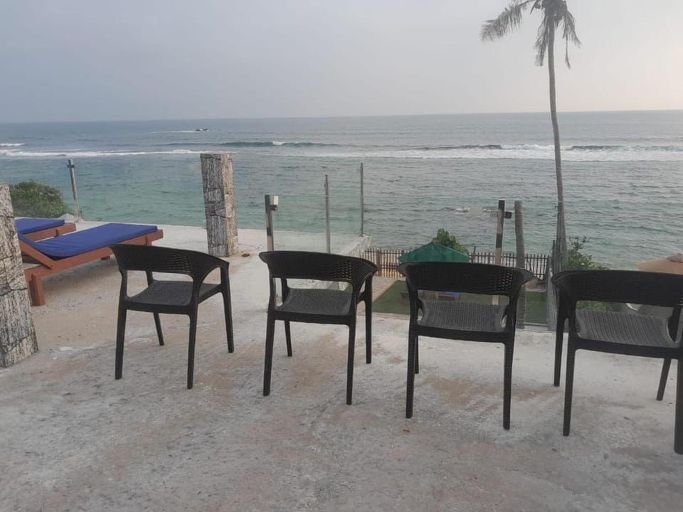 Beach House Bed and Breakfast in Kamburugamuwa