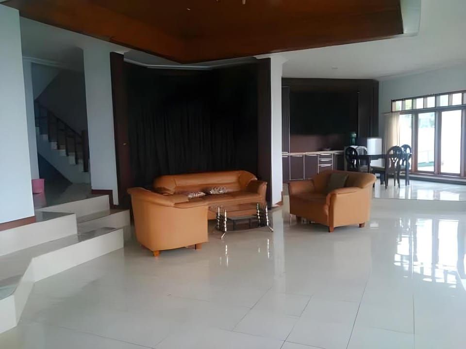 Hotel Tjokro Hotel in Cisarua