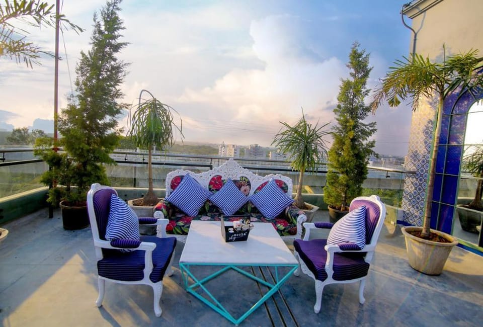 The Travotel Suites Nagpur Hotel in Maharashtra