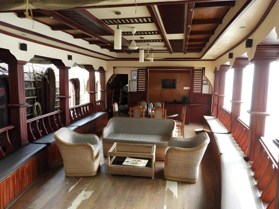 Aqua Jumbo Houseboat Docked boat in Kumarakom