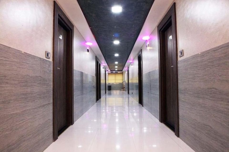 Hotel Kohinoor Plaza Hotel in Ahmedabad