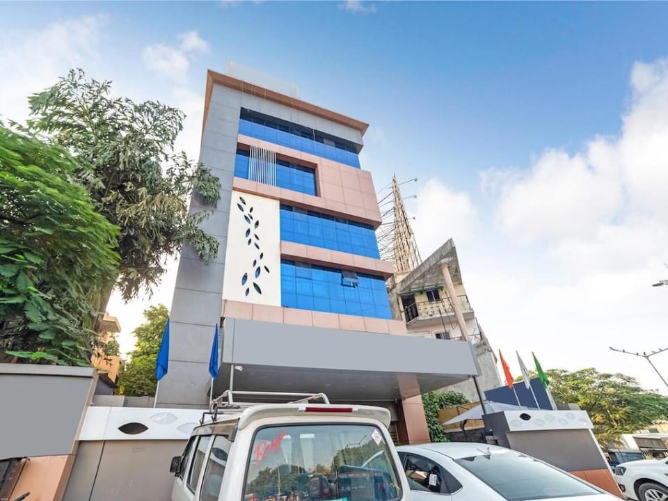 Hotel Kohinoor Plaza Hotel in Ahmedabad