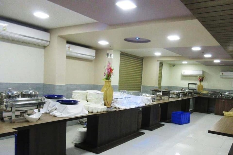 Hotel Kohinoor Plaza Hotel in Ahmedabad