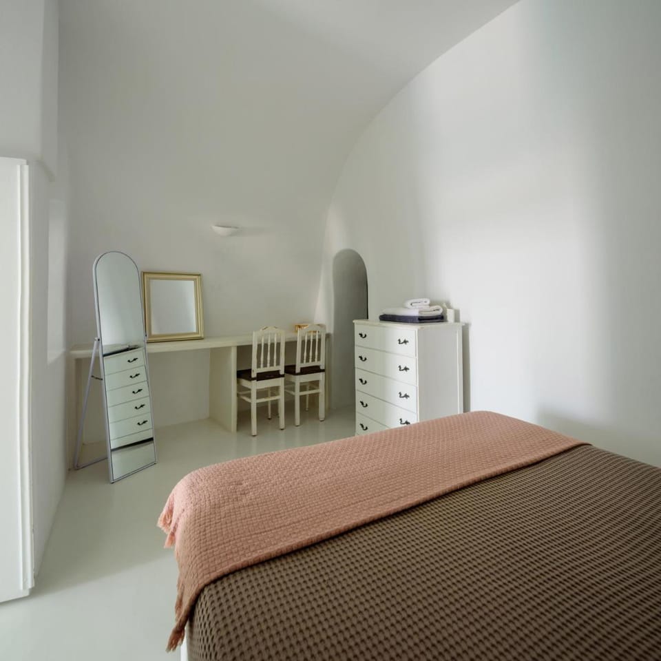 Cave Agapi Oia Apartment in Oia