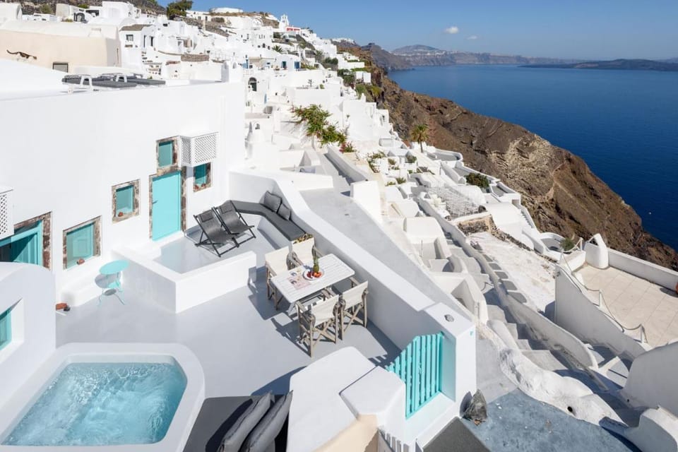 Cave Agapi Oia Apartment in Oia