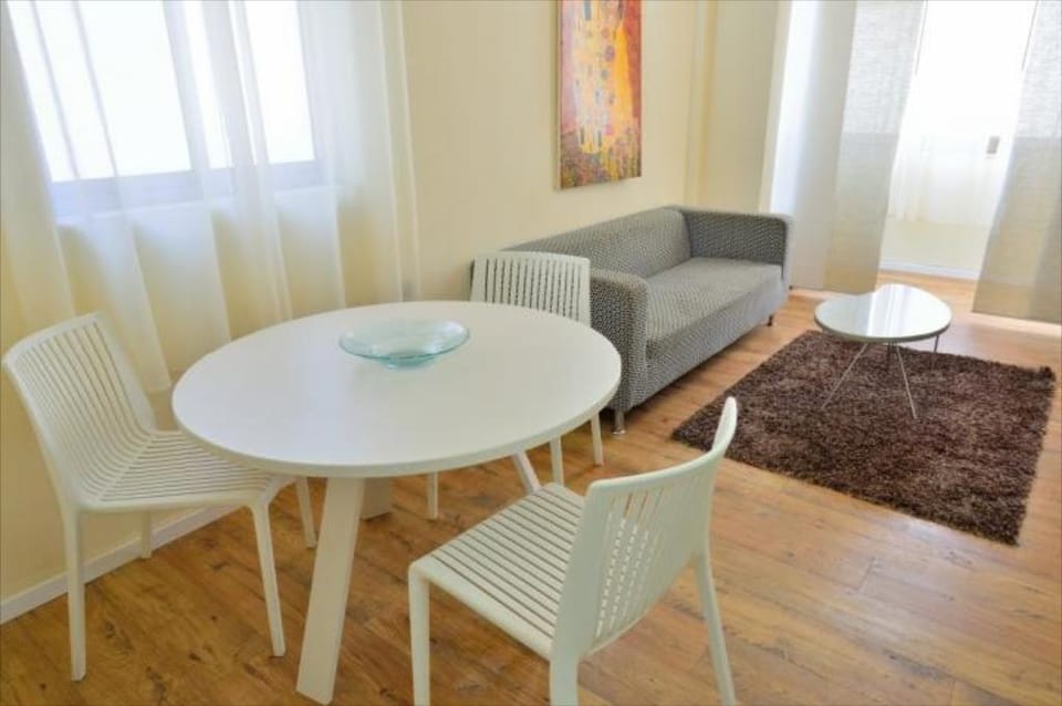 Quiet 2 BR Apt. near the beach Apartment in Tel Aviv-Yafo