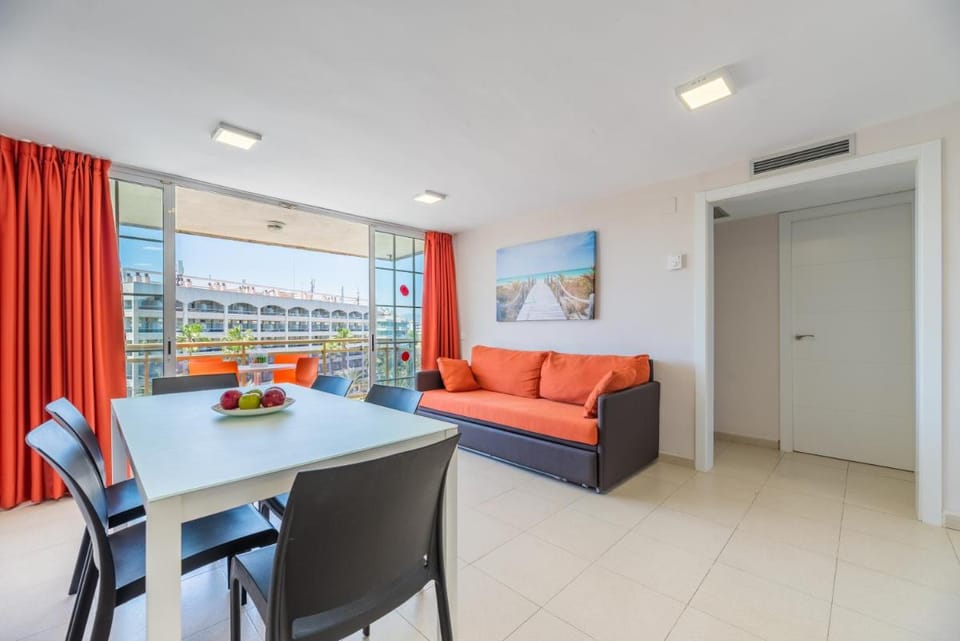 Rentalmar Navarra family suites Apartment in Salou