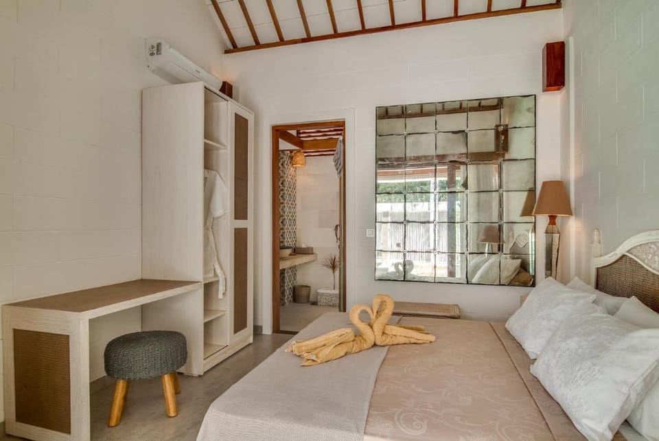 Coral Flora Villa Beach Front Villa in Pemenang