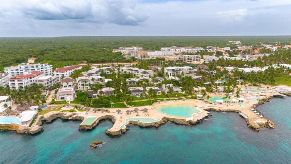 TRACADERO Beach Club & Holidays Rentals Resort in Dominicus
