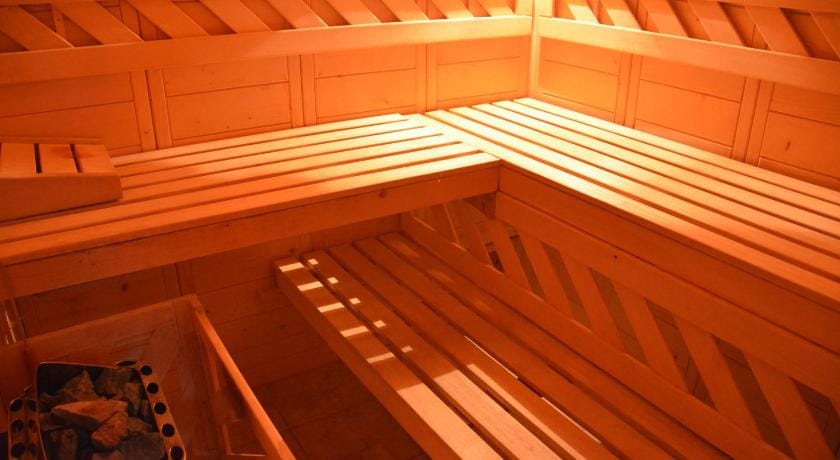 Pension zur Heiligen Krone Bed and Breakfast in Salzburgerland