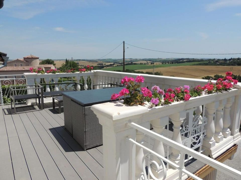 Villa with heated swimming pool and spectacular view in diverse surroundings Villa in Occitanie