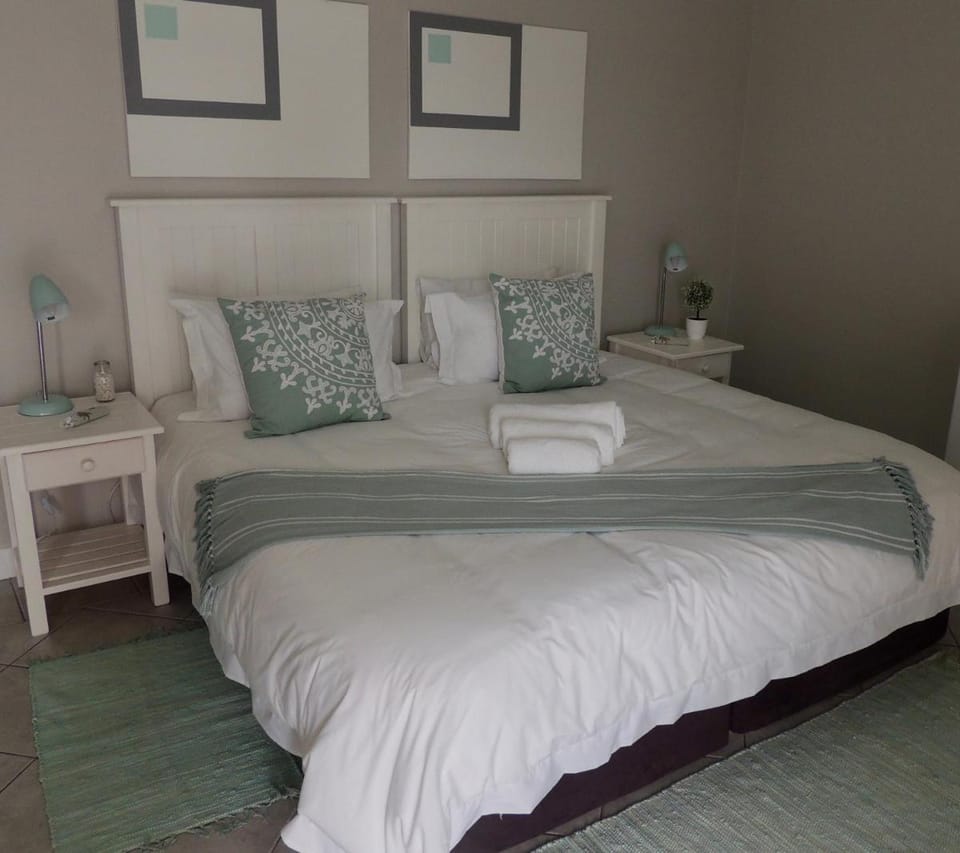 La Mer Guesthouse Port elizabeth Bed and Breakfast in Port Elizabeth